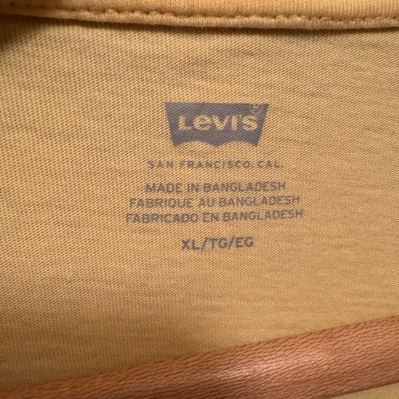 Women’s XL Yellow Levi’s Short Sleeve Shirt - Picture 4 of 8
